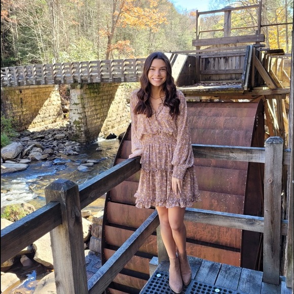 Meet your Posher, Olivia - Picture 1 of 1